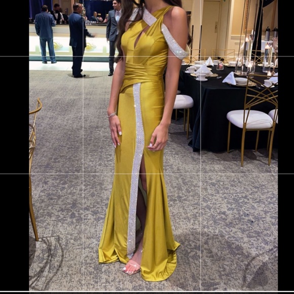 Yellow/mustard dress with stones on - Picture 4 of 6